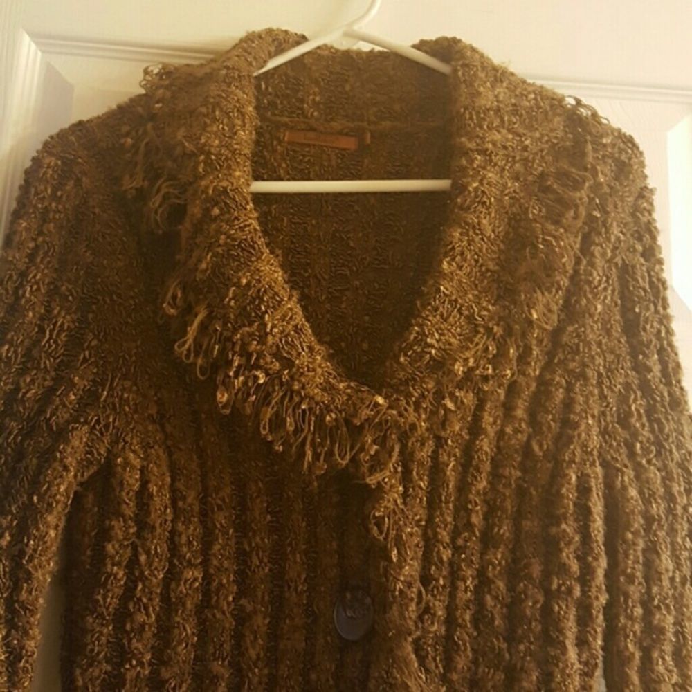 Gorgeous Belldini Long Sweater w/ Flower buttons